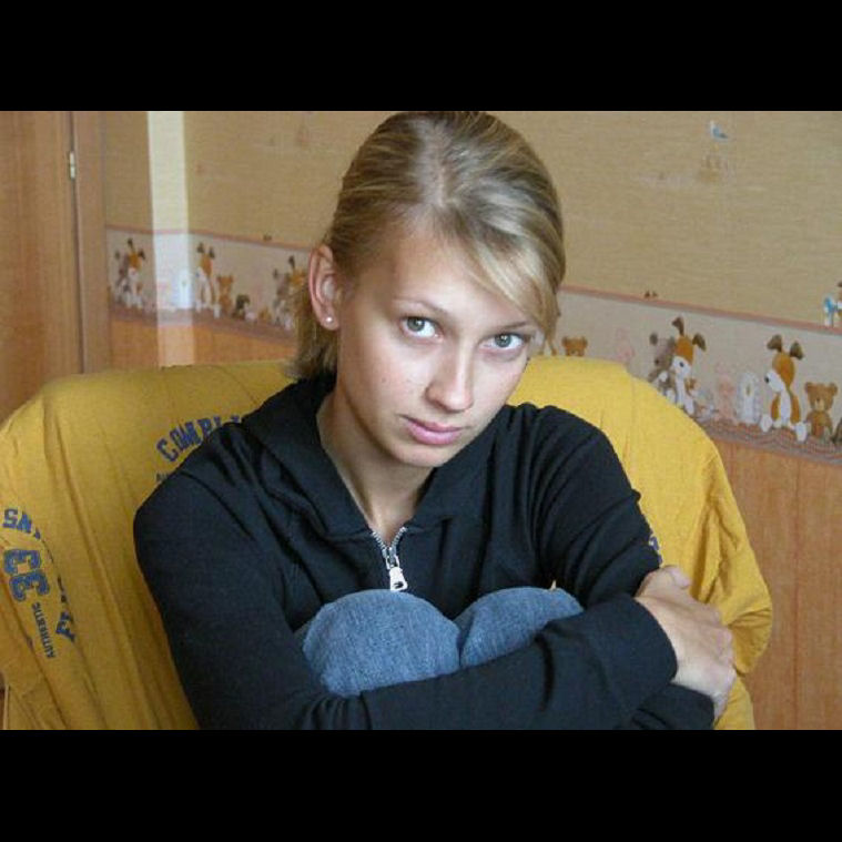 Анастасия Цветаева Имитирует Изнасилование – Молоды И Счастливы 2005